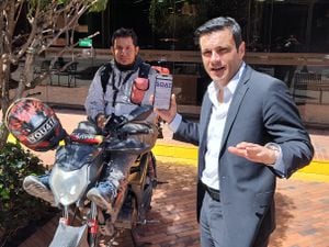 Juan Diego Alvira pregunta a motociclistas sobre el SOAT