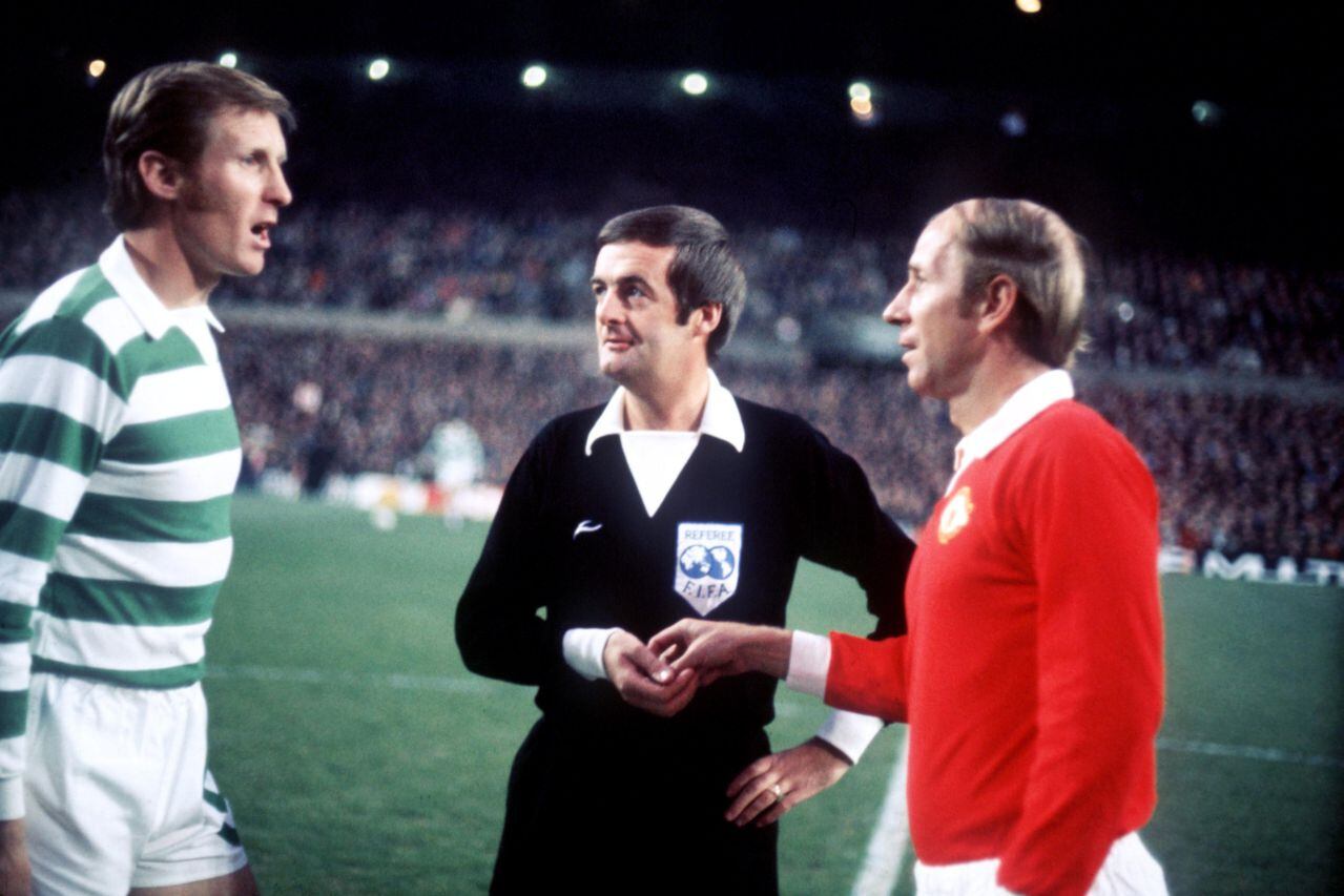 Celtic captain Billy McNeill (l) calls the toss as Manchester United captain Bobby Charlton (r) takes the coin off referee Clive Thomas (c)  (Photo by Peter Robinson/EMPICS via Getty Images)