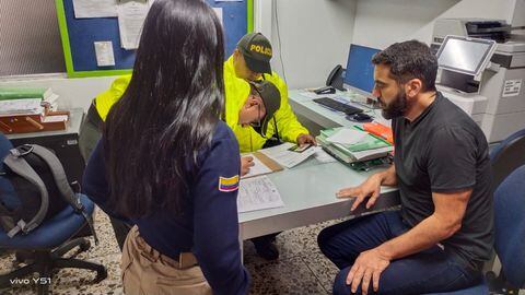 Arturo Char recibido y capturado por migración Colombia en Barranquilla.
