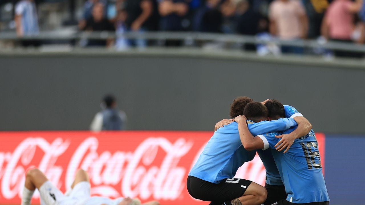Jugadores de Uruguay celebrando el paso a la final tras vencer a Israel.