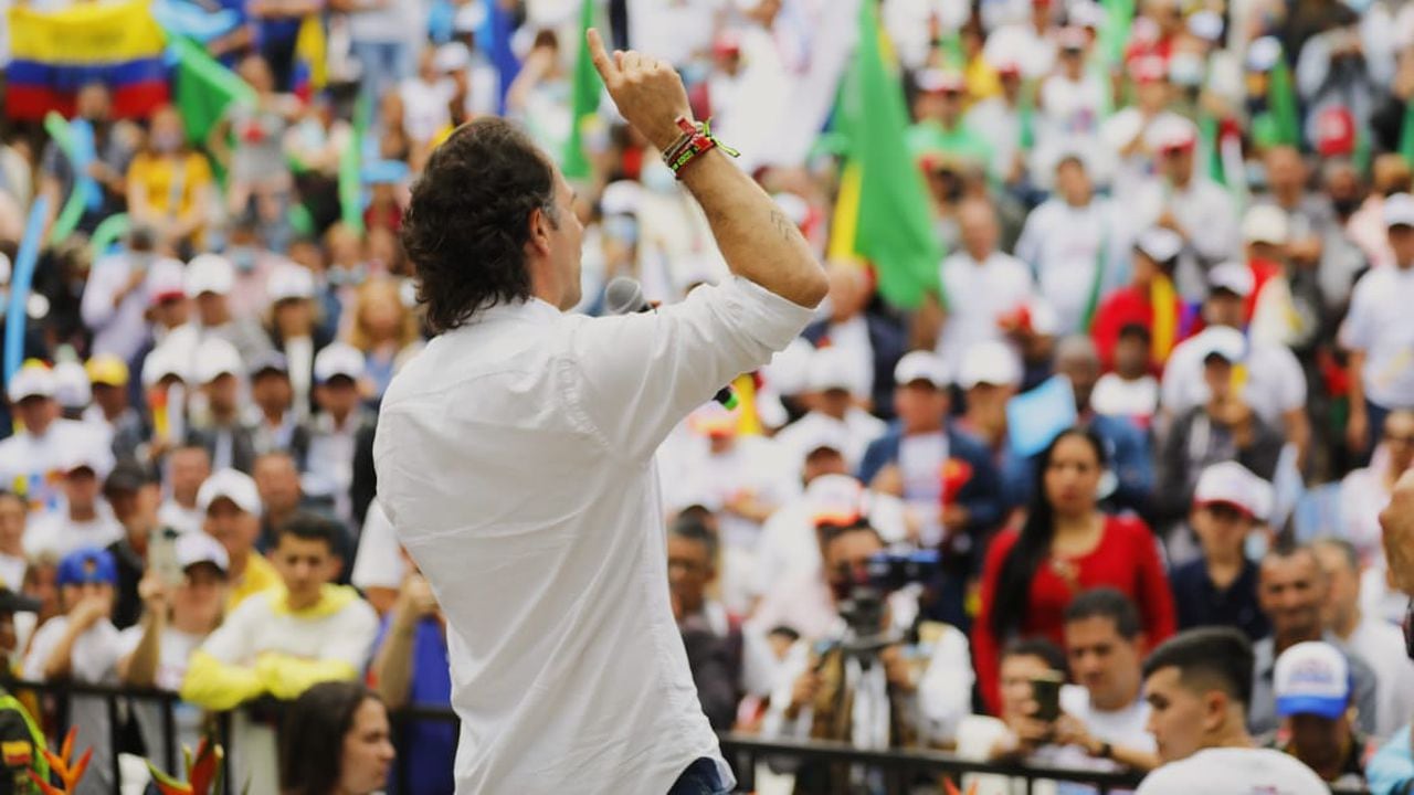 Federico Gutiérrez durante una manifestación política en Manizales
