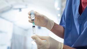 Según la autorización ASUE, la vacuna de Moderna estará disponible para mayores de 18 años con alto riesgo de complicaciones, que hayan recibido al menos la primera vacuna frente a la COVID- 19.
