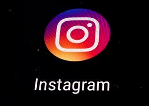 ARCHIVO - En esta foto de archivo del 29 de noviembre de 2018, el logotipo de la aplicación Instagram se muestra en una pantalla de móvil en Los Ángeles. (AP Foto/Damian Dovarganes, Archivo)