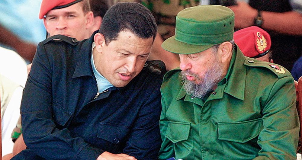   Hugo Chávez y Fidel Castro usaron los canales públicos para difundir su ideología. Acabaron con los medios tradicionales en sus países. 