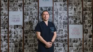 Carlos López, el médico que ayuda a superar la infertilidad