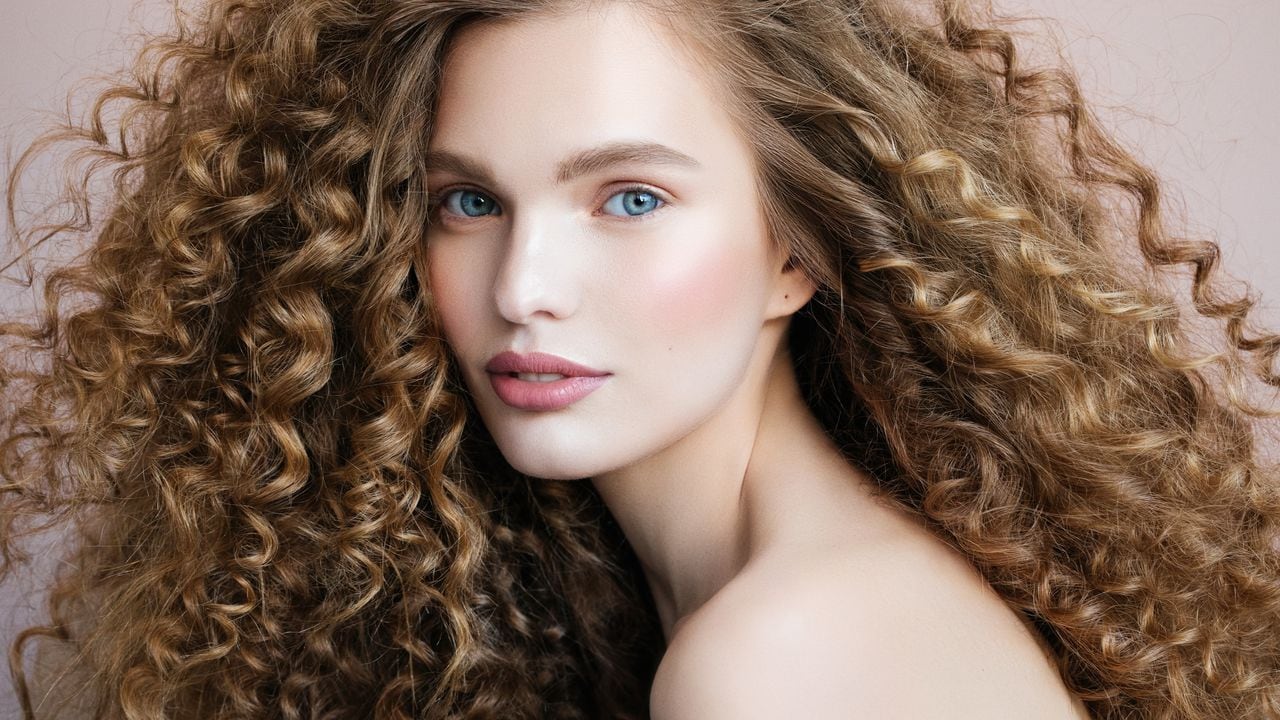 En el cabello rizado, el crecimiento puede no ser evidente, debido a la forma que toma la hebra de cabello.