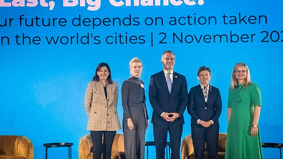 C40 Cities Grupo de Liderazgo Climático y tiene el compromiso de 1049 ciudades (330 en Latinoamérica y 15 en Colombia) con planes de acción climática ambiciosos y financiados para lograr carbono neutralidad, una importante iniciativa adscrita al UNCOP.