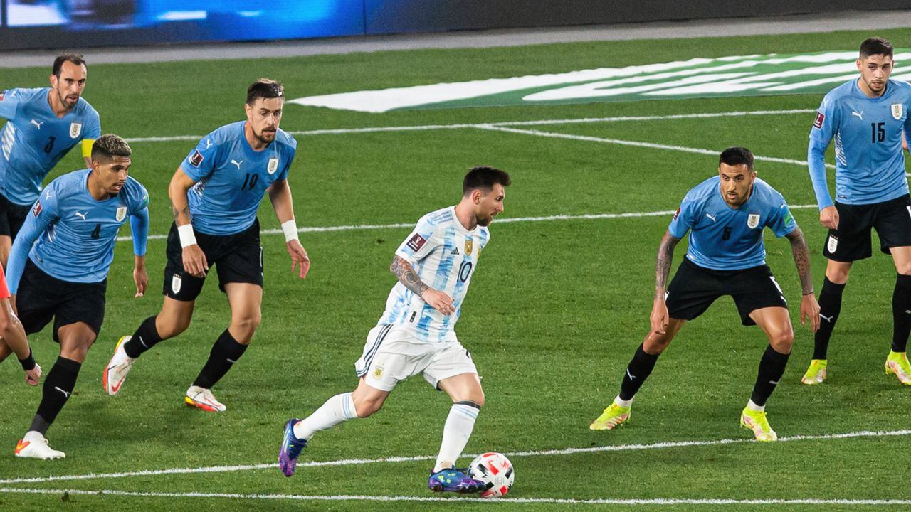 BUENOS AIRES, ARGENTINA - 2021/10/10: Lionel Messi (center) of Argentina seen in action during the FIFA World Cup 2022 Qatar qualifying match Between Argentina and Uruguay in Buenos Aires. (Final score; Argentina 3:0 Uruguay). (Photo by Manuel Cortina/SOPA Images/LightRocket via Getty Images)