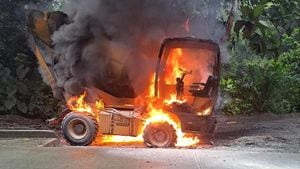 La maquinaria fue incinerada en la vía Pailón - Aguaclara, en zona rural de Buenaventura.
