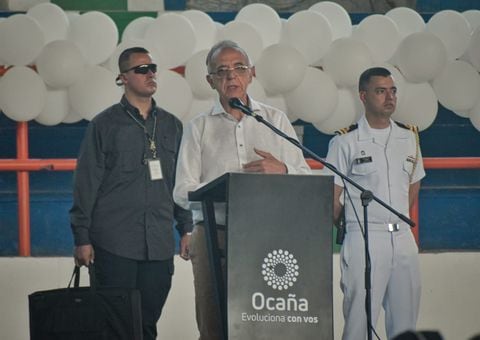 El ministro de Defensa, Iván Velásquez, reconoció que no denunció el posible montaje que hizo el Ejército sobre el general Jhon Jairo Rojas, y donde se habrían hecho seguimientos ilegales.