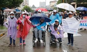 El movimiento Pacientes Colombia convocó a  jornada de movilizaciones en contra de la reforma a la salud propuesta por  el gobierno Petro.Bogota marzo 9 del 2023Foto Guillermo Torres Reina / Semana