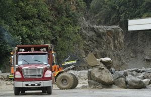 Trabajos de recuperación de la Vía al Llano sector peaje El Naranjal
Avalancha en Quetame, Cundinamarca
