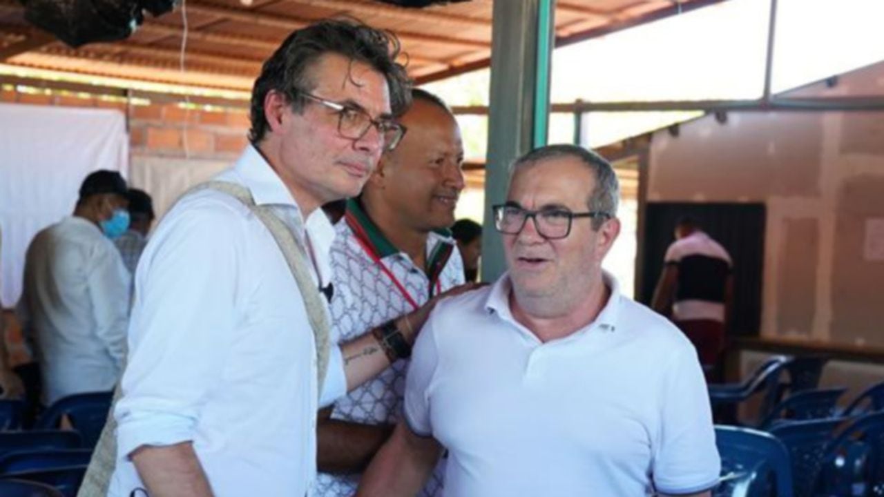En una zona de reincorporación, Alejandro Gaviria se cruzó con Rodrigo Londoño, excombatiente de las Farc y líder del partido Comunes.