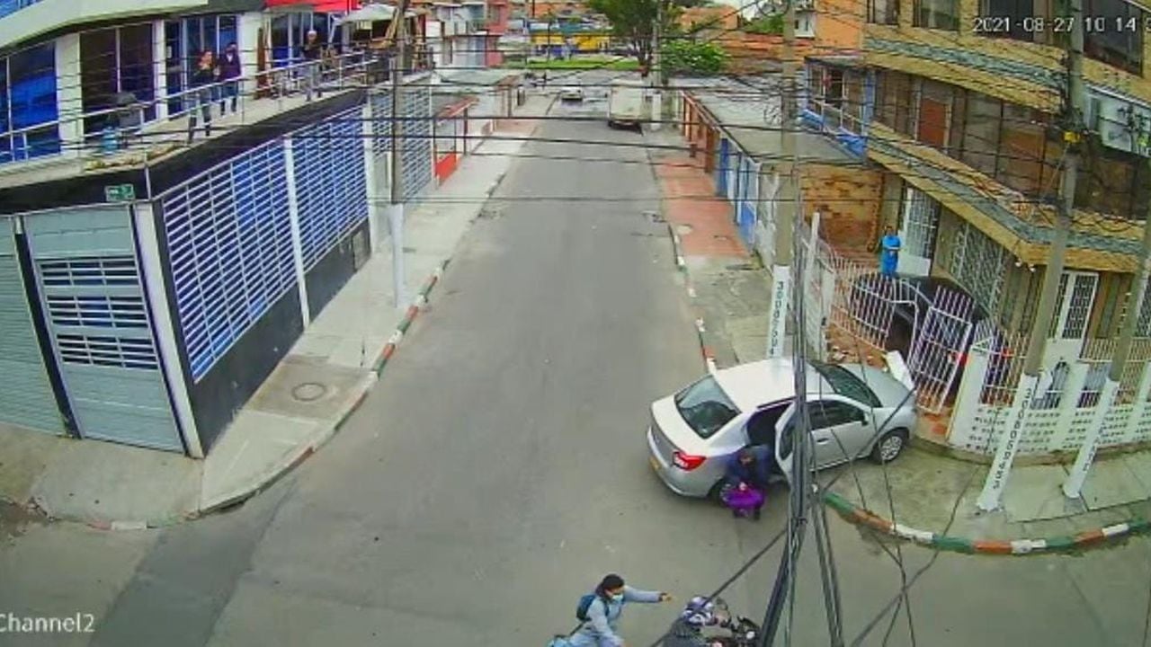 ¡Impactante! Dos mujeres, sicarias, asesinan a un hombre dentro de un carro en movimiento en Bogotá