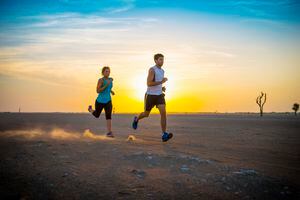 Practicar actividad física en clima cálido hará que se quemen más calorías.