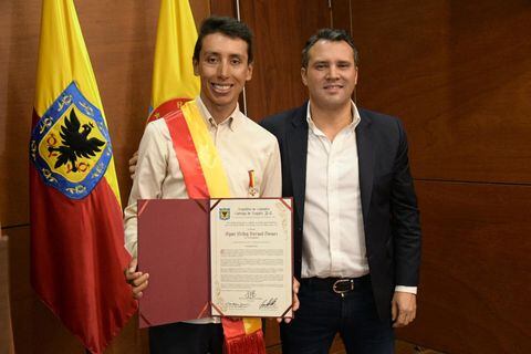 Egan Bernal recibió condecoración en el Concejo de Bogotá