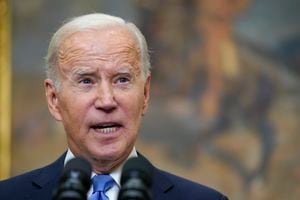 El presidente Joe Biden habla sobre Rusia desde la Sala Roosevelt de la Casa Blanca en Washington, el viernes 30 de septiembre de 2022. (AP Photo/Susan Walsh)