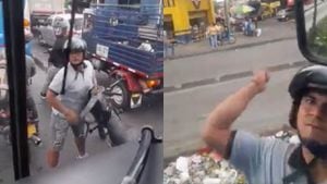 El hombre se bajó de la moto para romper el vidrio del bus