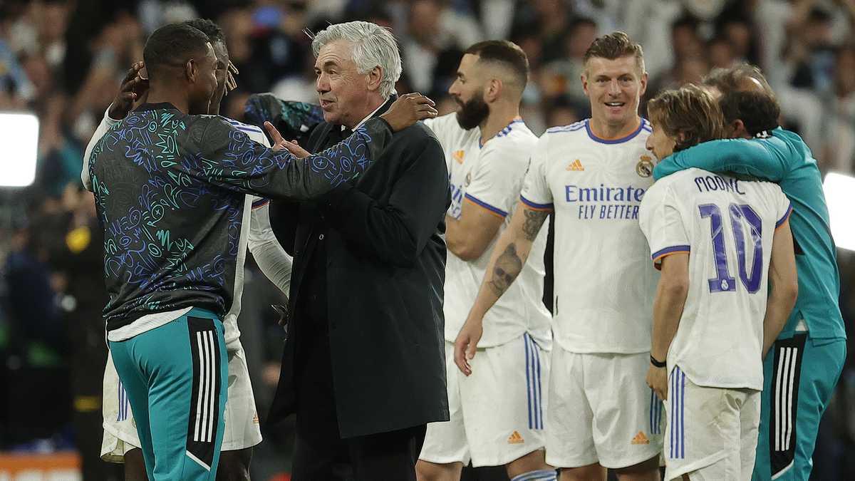 Carlo Ancelotti, técnico del Real Madrid celebra el pase a la final de la Champions League
