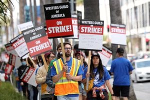 FILE PHOTO: Writers Guild of America members and supporters picket outside Sunset Bronson Studios and Netflix Studios, after union negotiators called a strike for film and television writers, in Los Angeles, California, U.S., May 3, 2023. REUTERS/Mario Anzuoni//File Photo