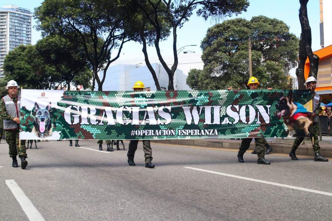 Homenaje a Wilson en medio del desfile del 2 de julio en Bucaramanga.