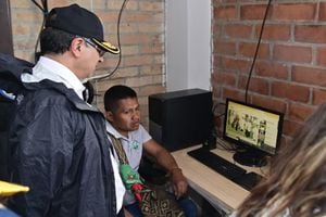 Presidente Gustavo Petro y comunidad indígena que instaló internet en el Cauca