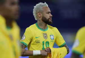 Entre lágrimas, Neymar celebró la clasificación de Brasil a cuartos de final de la Copa América 2021 al vencer 4-0 a Perú el jueves en Rio de Janeiro.