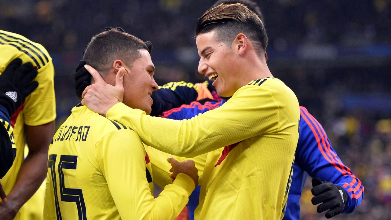 PARIS, FRANCE - MARCH 23: Juan Fernando Quintero of Colombia is congratulated by teammate James Rodriguez after scoring during the international friendly match between France and Colombia at Stade de France on March 23, 2018 in Paris, France. (Photo by Getty Images/Aurelien Meunier)