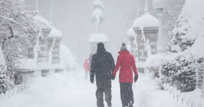 En el este del estado Nueva York, se registraron más de 60 centímetros de nieve el jueves por la mañana.