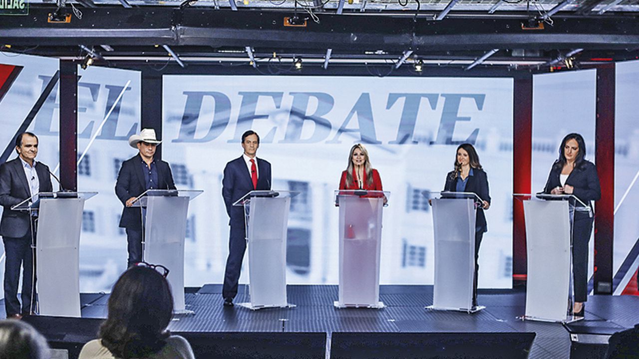  SEMANA le madrugó esta vez a los debates presidenciales. Su directora, Vicky Dávila, realizó el primero de estos encuentros el pasado 24 de octubre con los precandidatos del Centro Democrático.