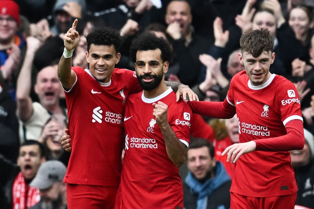 Luis Díaz y Mohamed Salah celebran el gol ante el Brighton