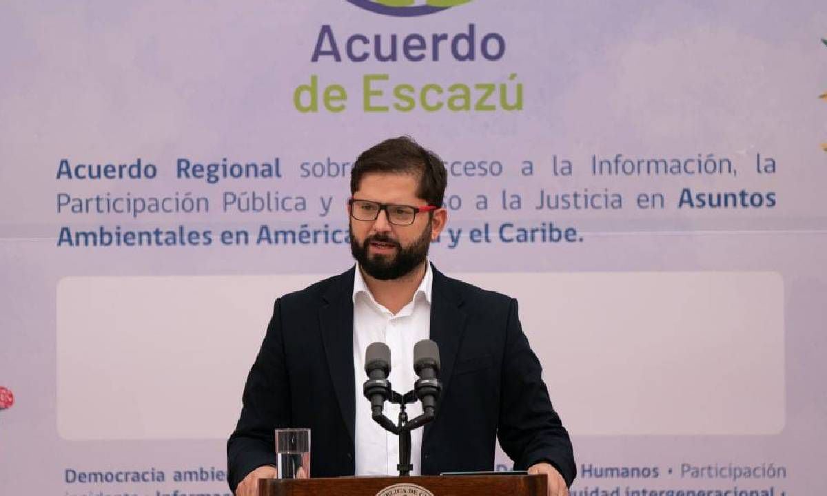 Gabriel Boric ratifica acuerdo de Escazú, tratado internacional que se había negado a firmar su antecesor, Sebastián Piñera.