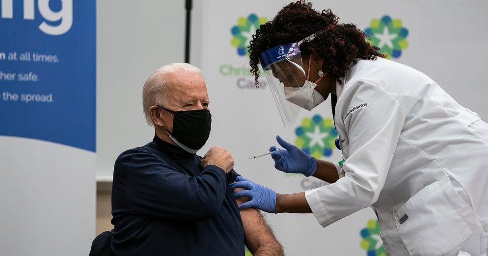 Joe Biden recibe la vacuna contra el coronavirus
