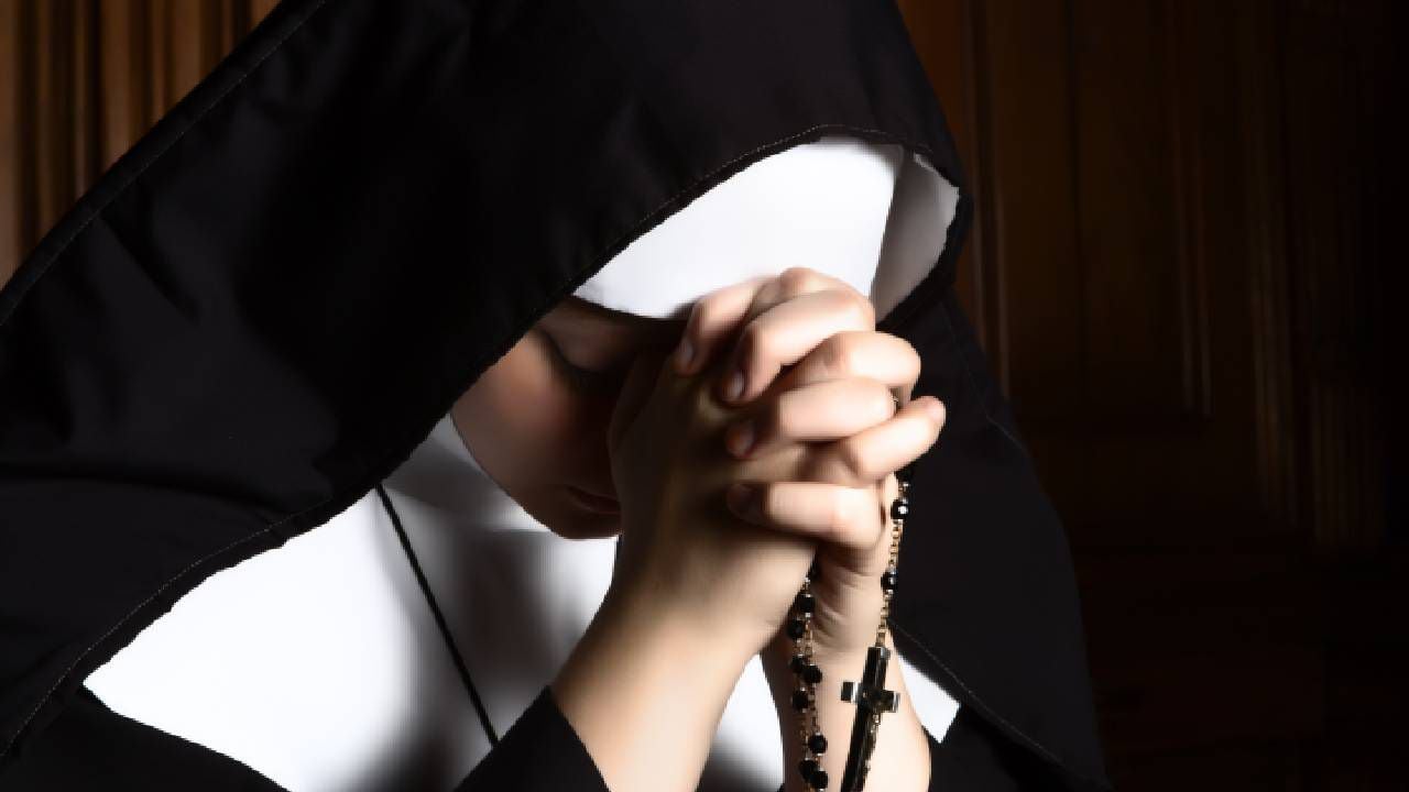 La religiosa, junto a otra compañera, demandaron al obispo por 'difamación'.