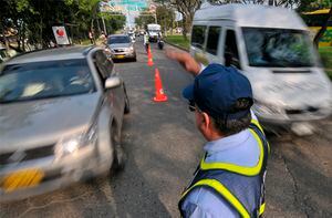 Los guardas de Tránsito de la ciudad pidieron al Alcalde Maurice Armitage presentar las pruebas de las denuncias de corrupción que realizó.