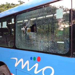 Atención, desconocidos vandalizan varios buses del MIO en Cali