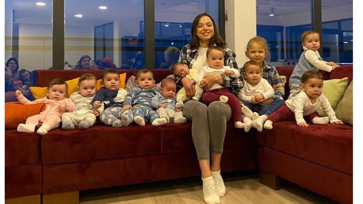 La rusa de 23 años y el turco viven en Georgia, ya tienen 11 hijos, pero planean seguir hasta consolidar la familia más grande del mundo.