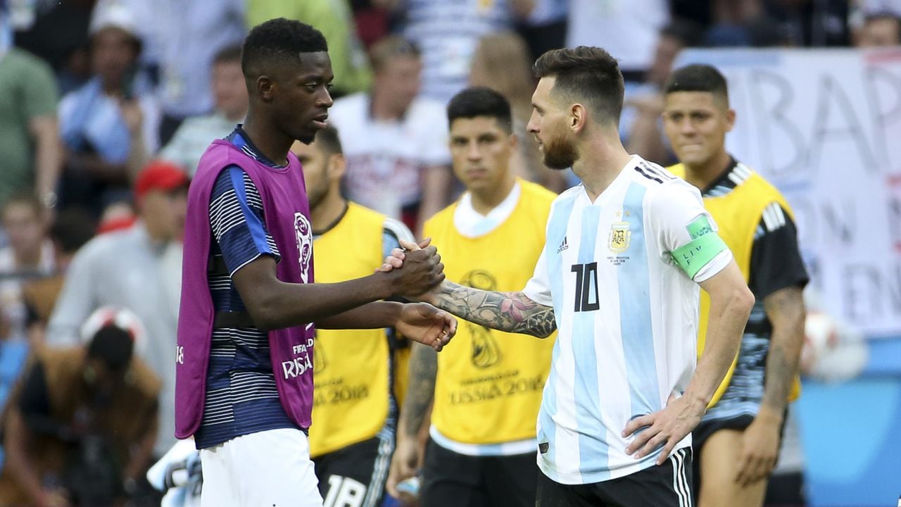 KAZAN, RUSSIA - JUNE 30: Ousmane Dembele of France greets Lionel Messi of Argentina following the 2018 FIFA World Cup Russia Round of 16 match between France and Argentina at Kazan Arena on June 30, 2018 in Kazan, Russia. (Photo by Getty Images/Jean Catuffe)