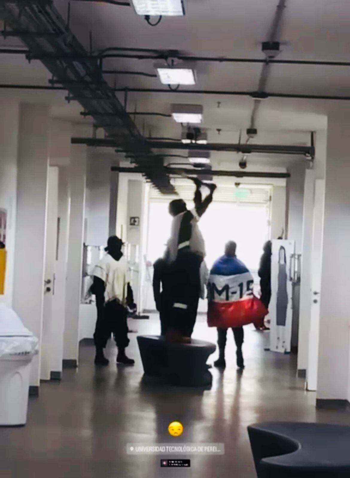 Encapuchados con bandera del M-19 sembraron terror en la Universidad Tecnológica de Pereira