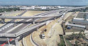 El nuevo Puente Pumarejo tiene dos calzadas de tres carriles cada una, dos carriles para ciclorruta de 1,50 metros cada uno.