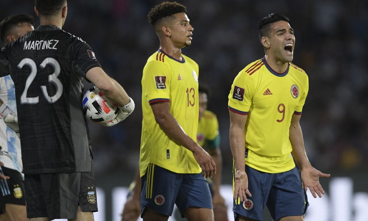 Colombia's Radamel Falcao (R) reacts after missing a goal during the South American qualification football match for the FIFA World Cup Qatar 2022 at the Mario Kempes Stadium in Cordoba, Argentina on February 1, 2022.
AFP/Juan Mabromata