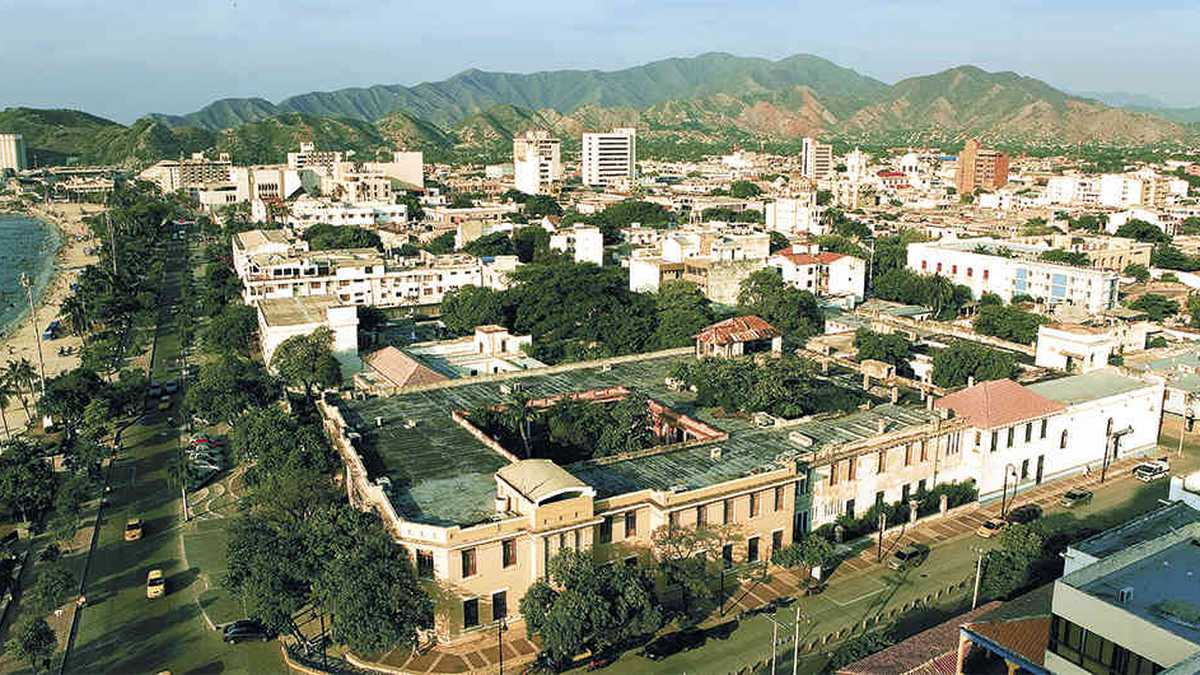 La primera ciudad colombiana fue Santa Marta. Allí comenzó la expansión urbana. 