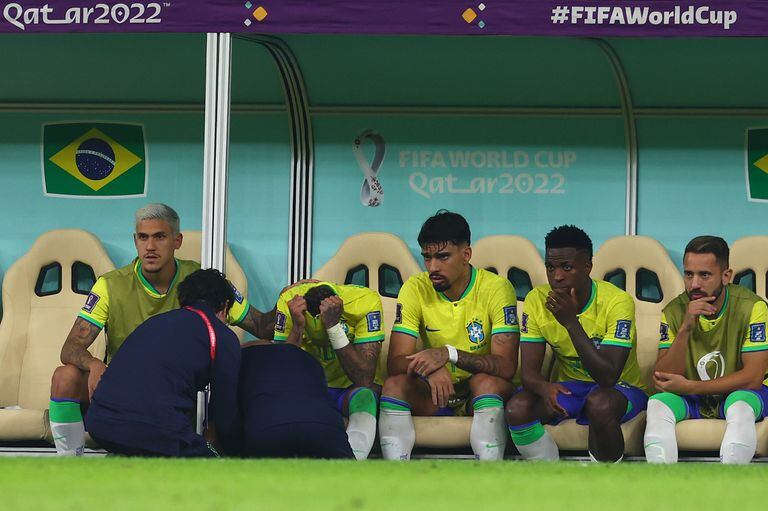 El capitán de la Selección de Brasil, se fue entre en llanto ante Serbia.