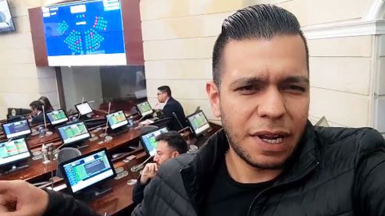 Jota Pe Hernández aseguró que solo 14 senadores se quedaron hasta el final del debate de control político con la ministra de Minas