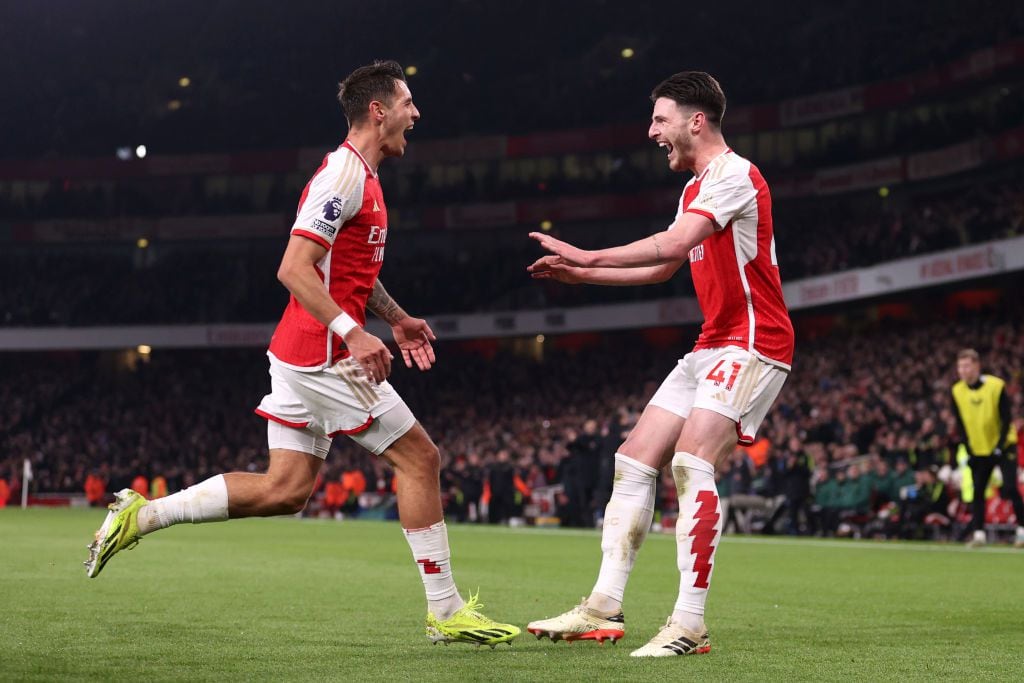 LONDON, ENGLAND - FEBRUARY 24: Jakub Kiwior of Arsenal celebrates scoring his team's fourth goal with teammate Declan Rice during the Premier League match between Arsenal FC and Newcastle United at Emirates Stadium on February 24, 2024 in London, England. (Photo by Julian Finney/Getty Images)