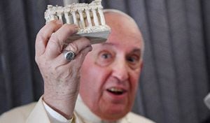 El papa Francisco terminó su visita a Grecia