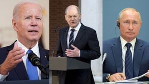 Joe Biden, Olaf Scholz y Vladimir Putin.
