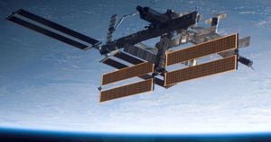 Incluso la Estación Espacial Internacional tiene que eludir los restos dejados por misiones anteriores. Foto: NASA vía BBC Mundo