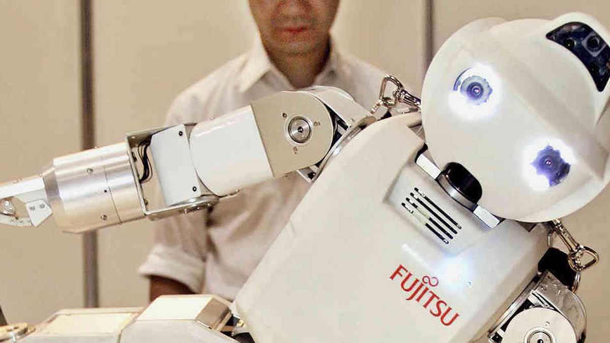Hoap-3, un robot de la plataforma humanoide de Fujitsu que sirve para hacer investigaciones sobre robótica en empresas y universidades.