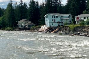 El río Mendenhall crecido en Juneau, Alaska, el 6 de agosto de 2023. . (Foto AP/Becky Bohrer)